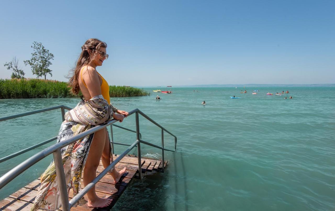 Hotel Azur Premium Siofok Ngoại thất bức ảnh