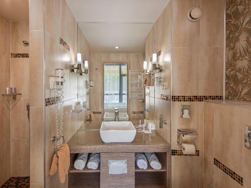 Hotel Azur Premium Siofok Ngoại thất bức ảnh