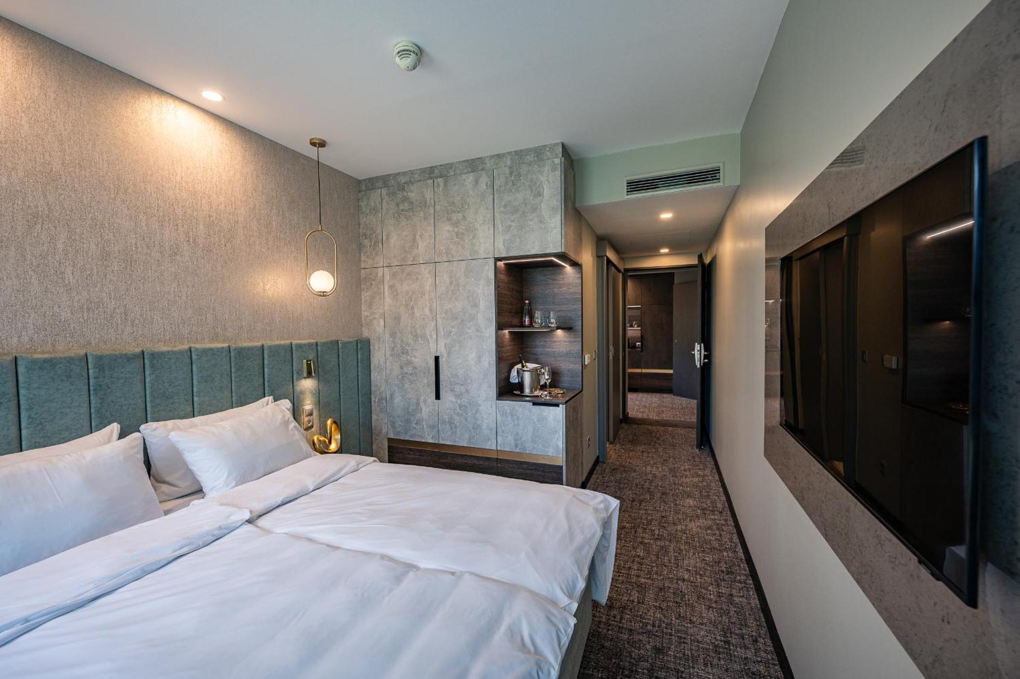 Hotel Azur Premium Siofok Ngoại thất bức ảnh