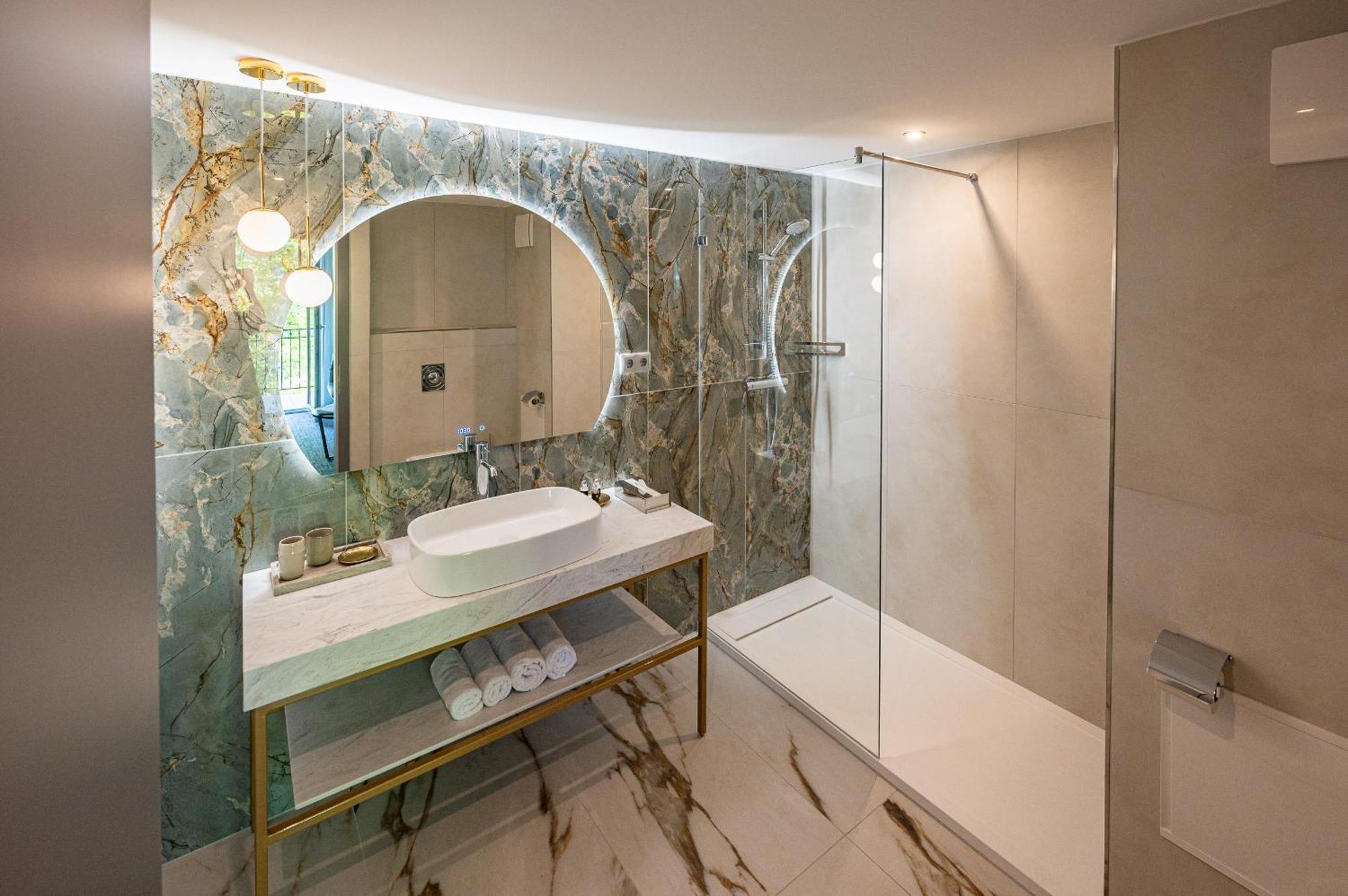 Hotel Azur Premium Siofok Ngoại thất bức ảnh