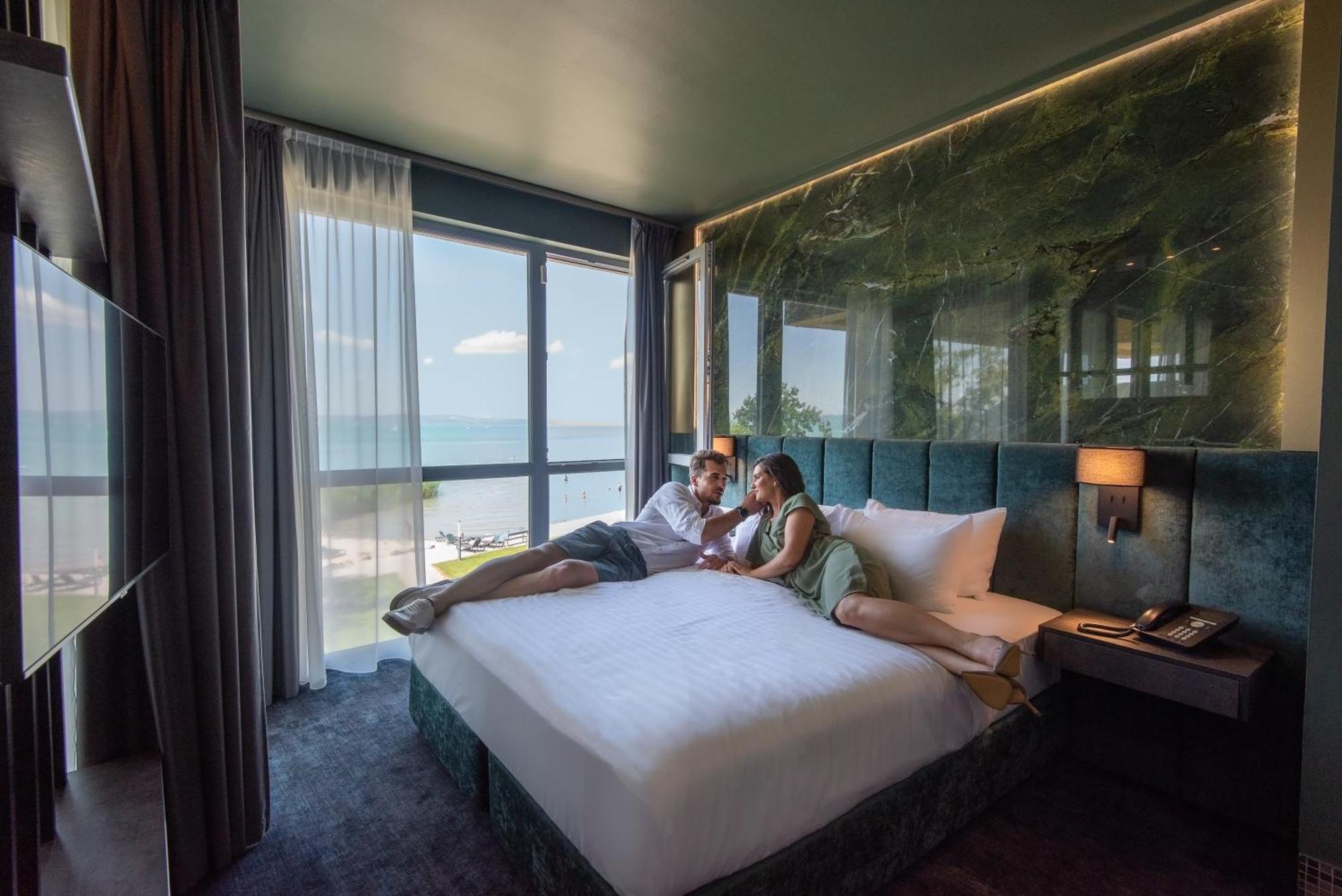 Hotel Azur Premium Siofok Ngoại thất bức ảnh