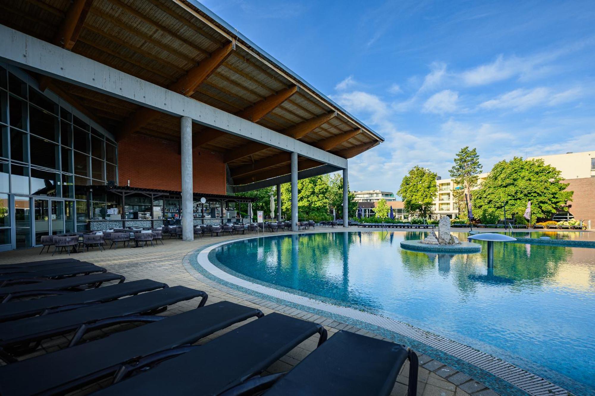 Hotel Azur Premium Siofok Ngoại thất bức ảnh