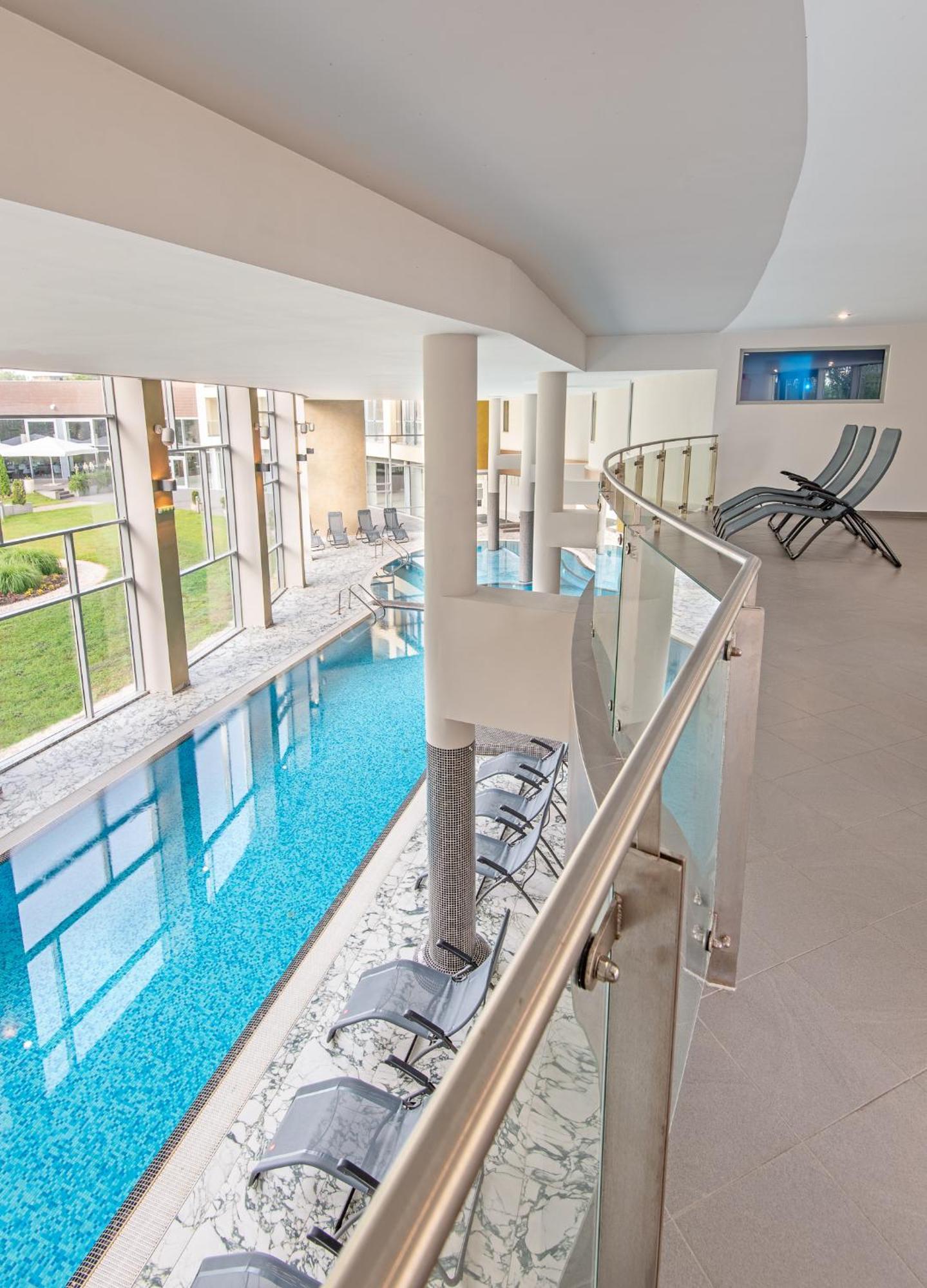 Hotel Azur Premium Siofok Ngoại thất bức ảnh