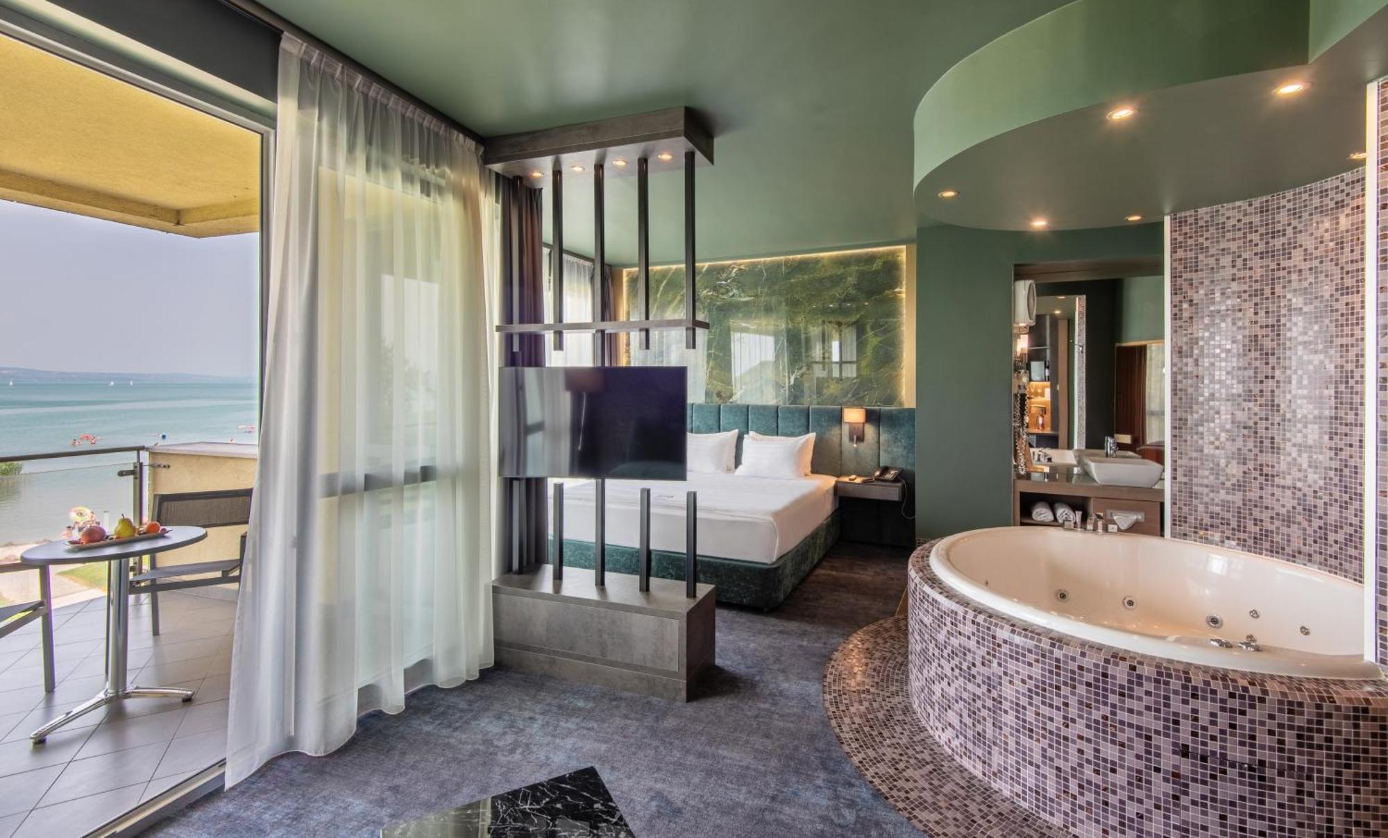 Hotel Azur Premium Siofok Ngoại thất bức ảnh