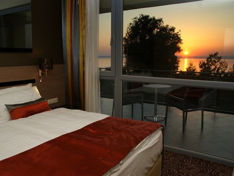 Hotel Azur Premium Siofok Ngoại thất bức ảnh