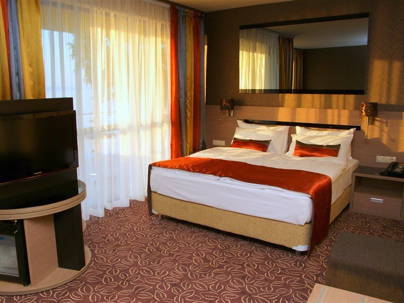 Hotel Azur Premium Siofok Ngoại thất bức ảnh